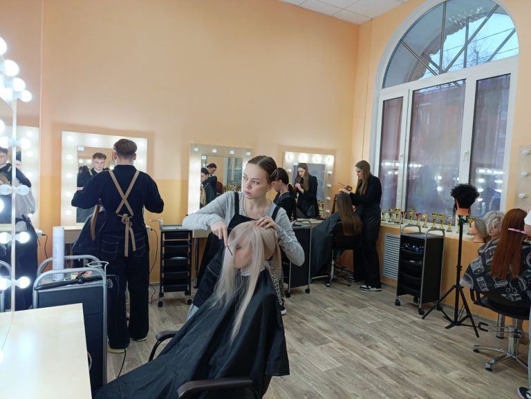 Второй день профессионально-предметной недели цикловой комиссии «Парикмахерское искусство и декоративная косметика»